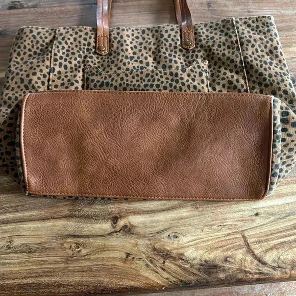 Universal Thread Cheetah Print Tote - Picture 2 of 9